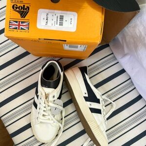 NWT Navy Gola Sneakers